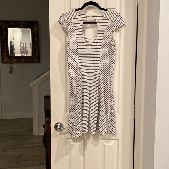 Short-sleeve, Black & White Stripe Mini Dress with keyhole back from Derek ❤️ - Picture 4 of 8